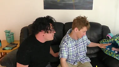 Leo Blue wants to see Elis Ataxxx get EATEN ALIVE by his pet sea monster